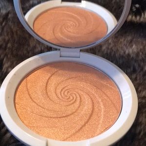 BNIB Limited Edition Becca Dreamsicle Highlighter